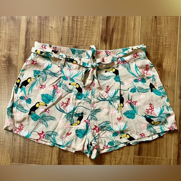 *🧡3/20$* NWOT Printed Lightweight Shorts - Picture 1 of 3